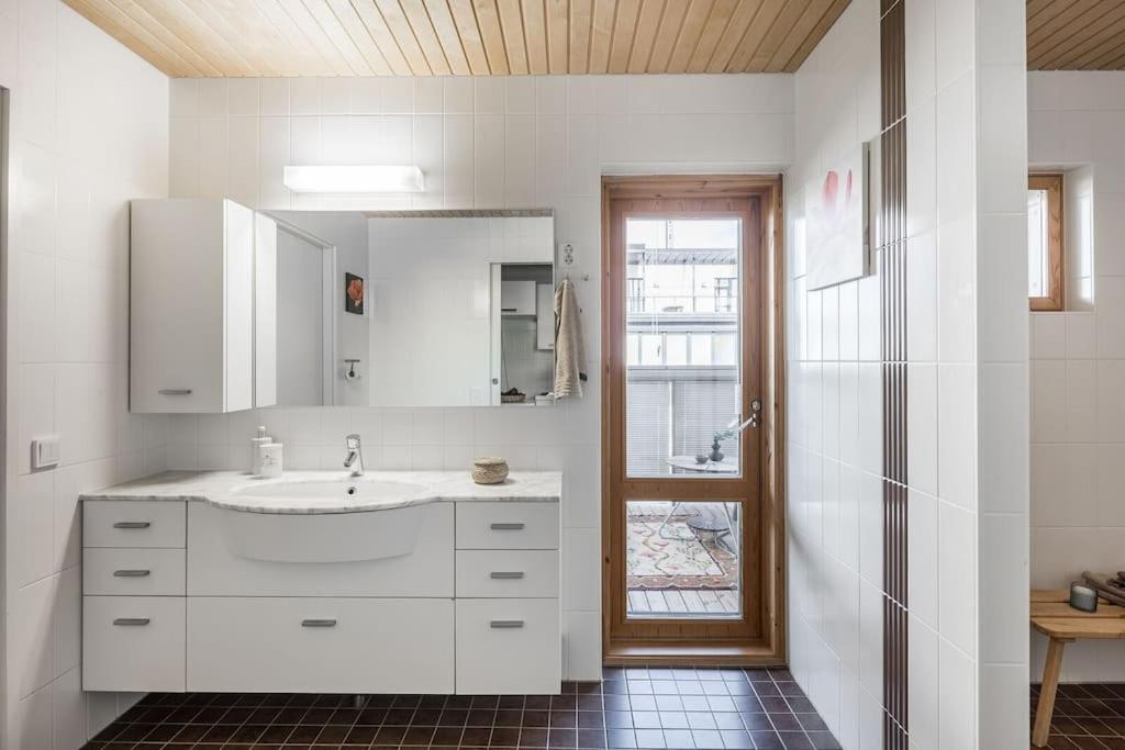 Spacious Home With Four Terrace, Sauna, Sea View Helsinki Bagian luar foto