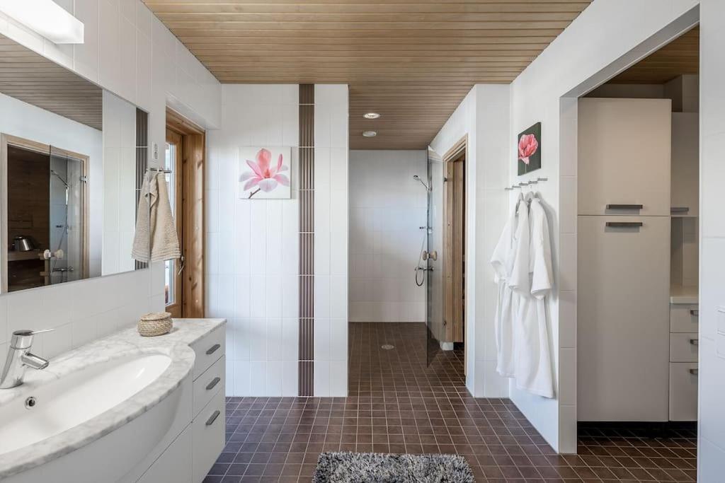 Spacious Home With Four Terrace, Sauna, Sea View Helsinki Bagian luar foto