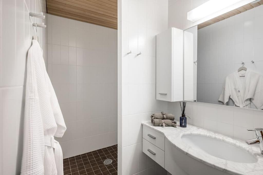Spacious Home With Four Terrace, Sauna, Sea View Helsinki Bagian luar foto