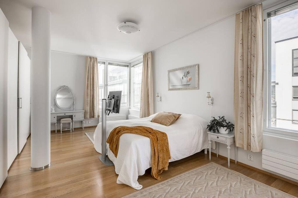 Spacious Home With Four Terrace, Sauna, Sea View Helsinki Bagian luar foto